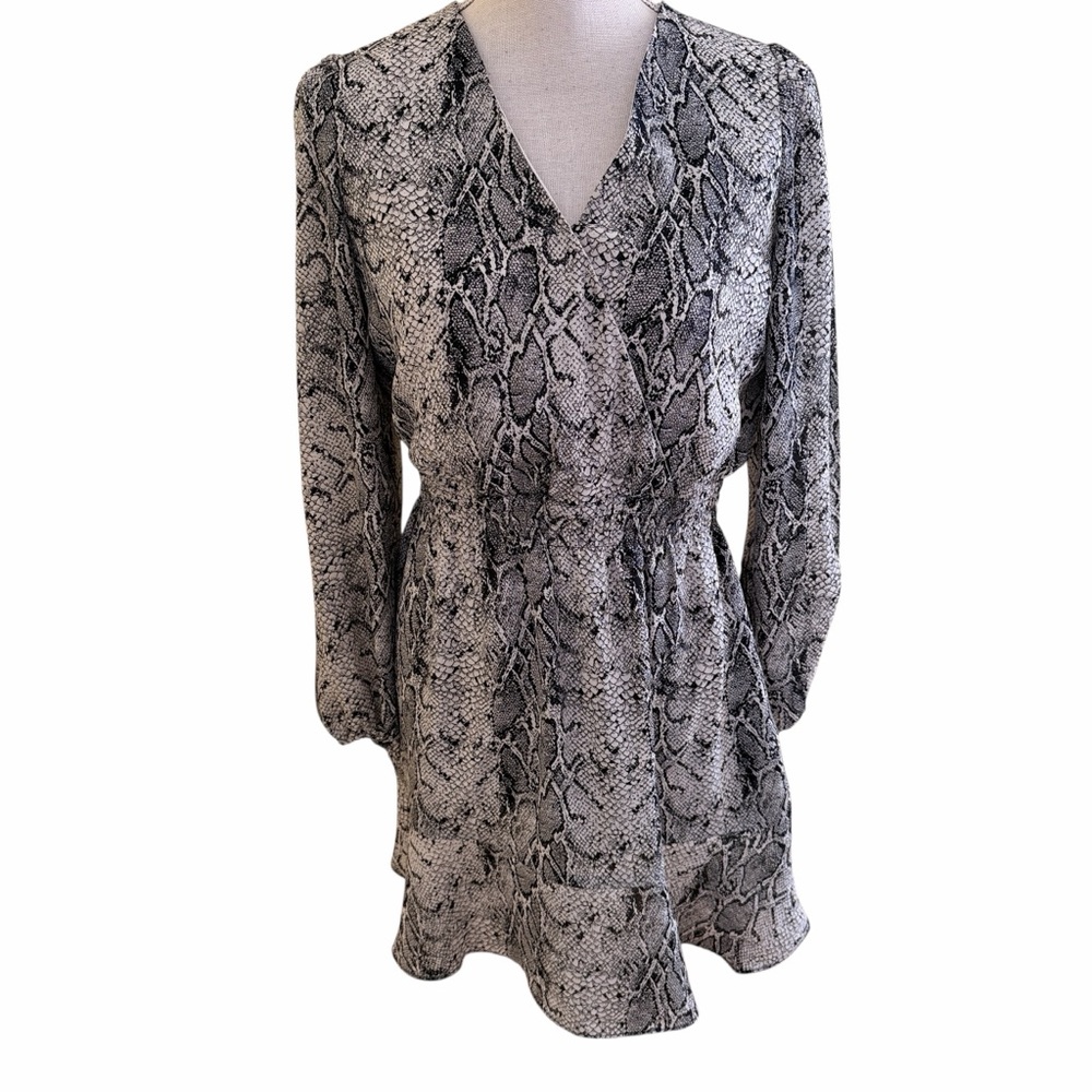 Banana Republic Cream/Black Snake Print Fit and Flare Surplice Dress S Petite - Picture 2 of 10